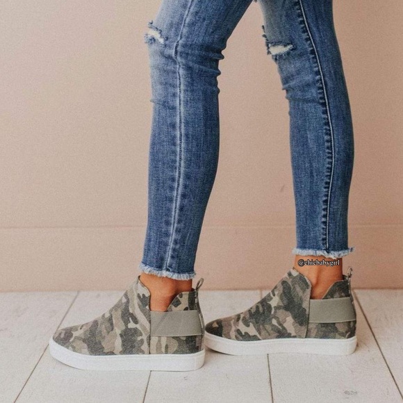 RELISTED SIZE 10 AVAILABLE Camo Canvas Hidden Wedge Sneaker - Picture 8 of 10